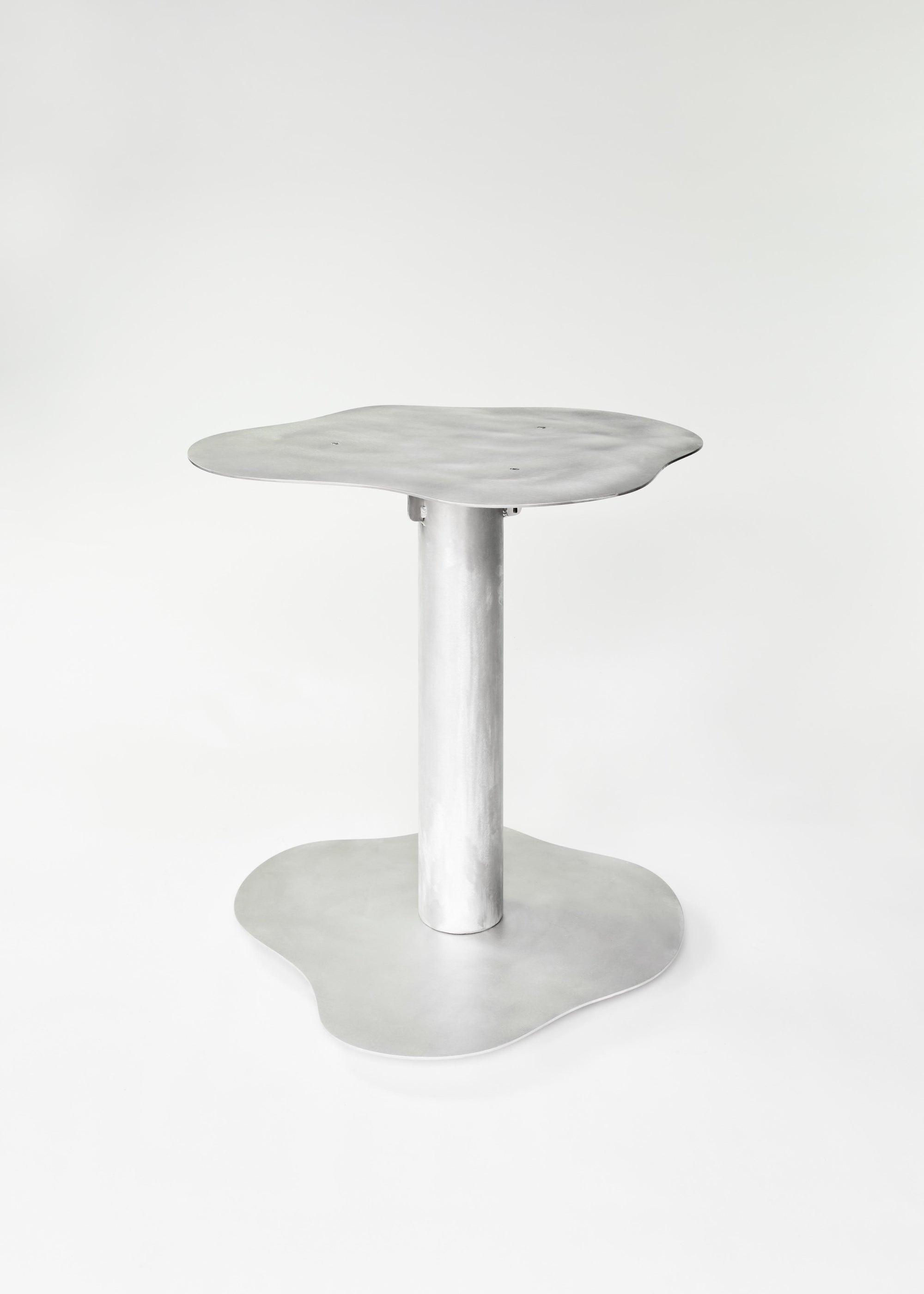 SIX DOTS CAFÉ TABLE
